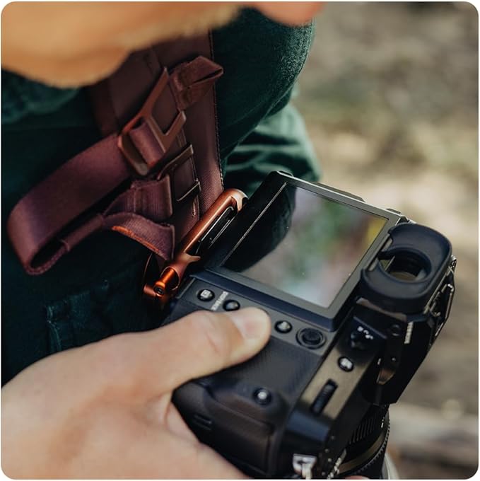 Peak Design Capture Camera Clip V3, Eclipse with Plate, Holds DSLR, Compact and Point and Shoot Bodies, Secure, Stable and Accessible, Attaches to Straps and Belts, Quick Release, 200 lb Capacity